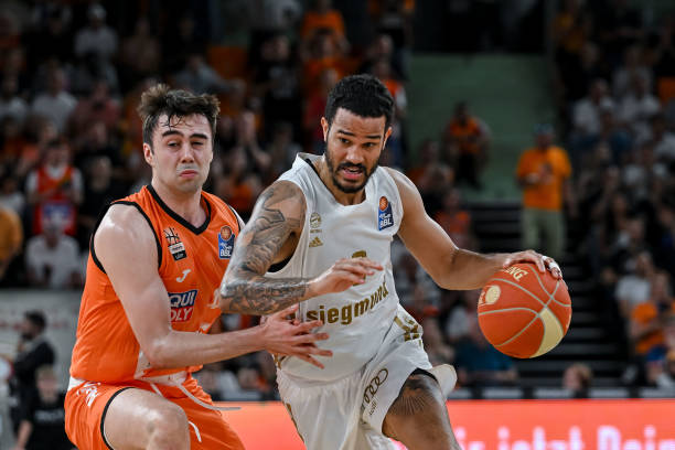 频频为球队 频频为球队